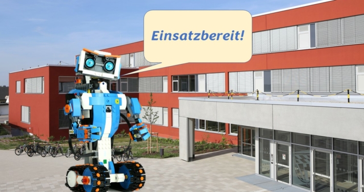 Roboter vor dem Gymnasium Neutraubling